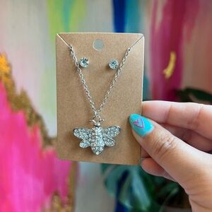 Silvertone Bee Necklace & Earrings Set | Y